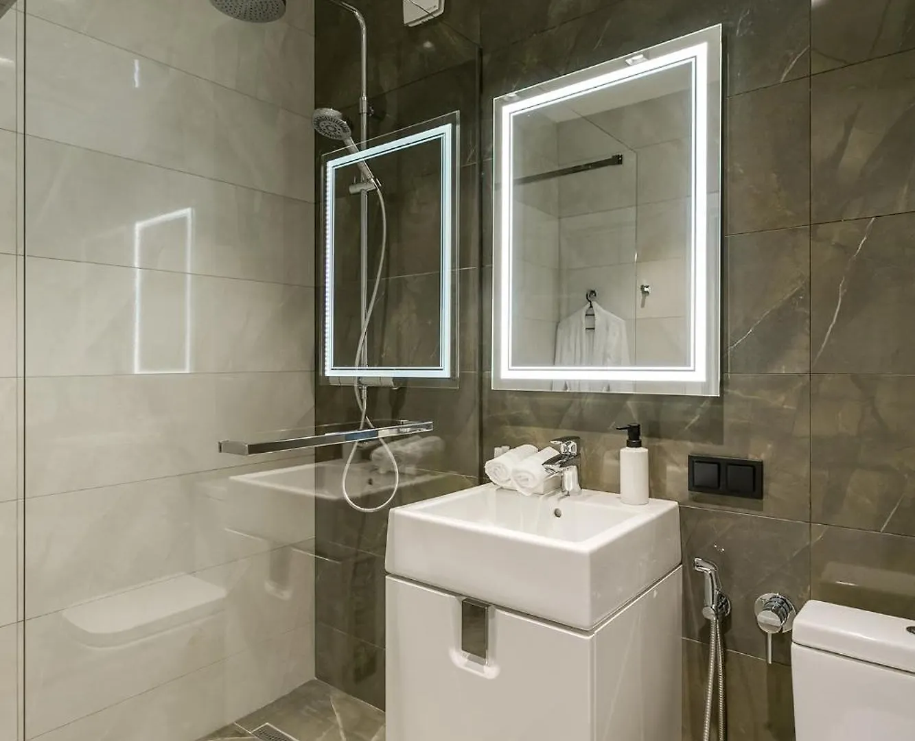 Luxurious Apartments In Milan Hotel